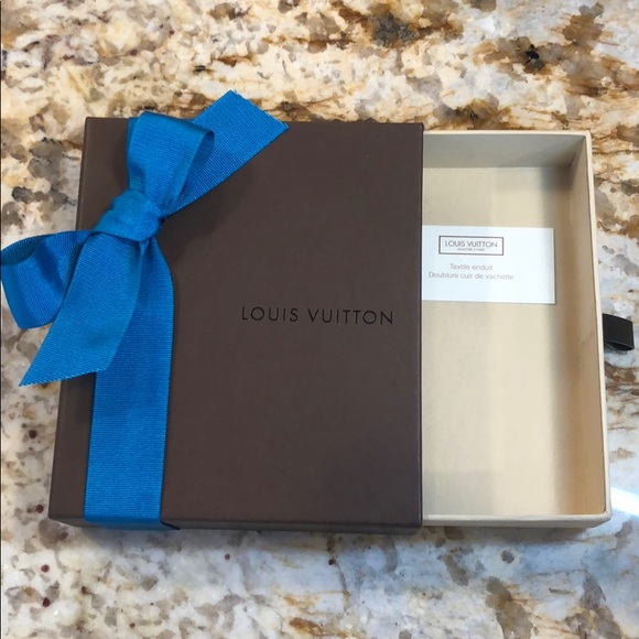 Louis Vuitton draw open Box, Bow, Cloth and card - Picture 3 of 11